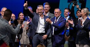 AfD: Μαζικές απελάσεις προσφύγων, ξεχωριστές τάξεις και σχολεία για μετανάστες, κατάργηση της σημαίας pride - Το σχέδιο για τη Γερμανία AfD: Μαζικές απελάσεις προσφύγων, ξεχωριστές τάξεις και σχολεία για μετανάστες, κατάργηση της σημαίας pride - Το σχέδιο για τη Γερμανία