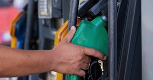 Καύσιμα: Δύο σενάρια εξετάζει η κυβέρνηση για την επιδότηση στο πετρέλαιο θέρμανσης Καύσιμα: Δύο σενάρια εξετάζει η κυβέρνηση για την επιδότηση στο πετρέλαιο θέρμανσης